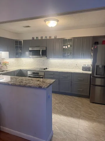 $3,100 | 1004 Paradise Road, Unit 3N, Swampscott, MA 01907