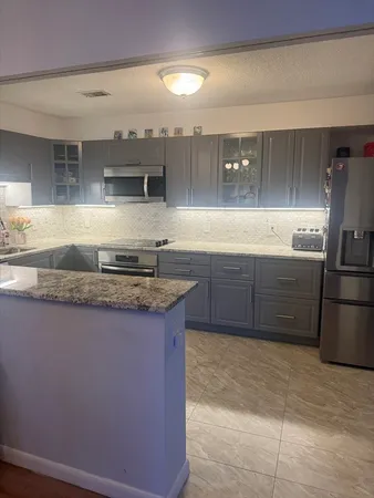 $2,800 | 1004 Paradise Road, Unit 3N, Swampscott, MA 01907