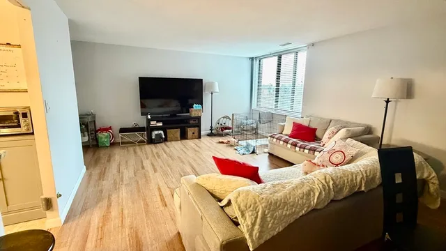 $3,100 | 1004 Paradise Road, Unit 3N, Swampscott, MA 01907