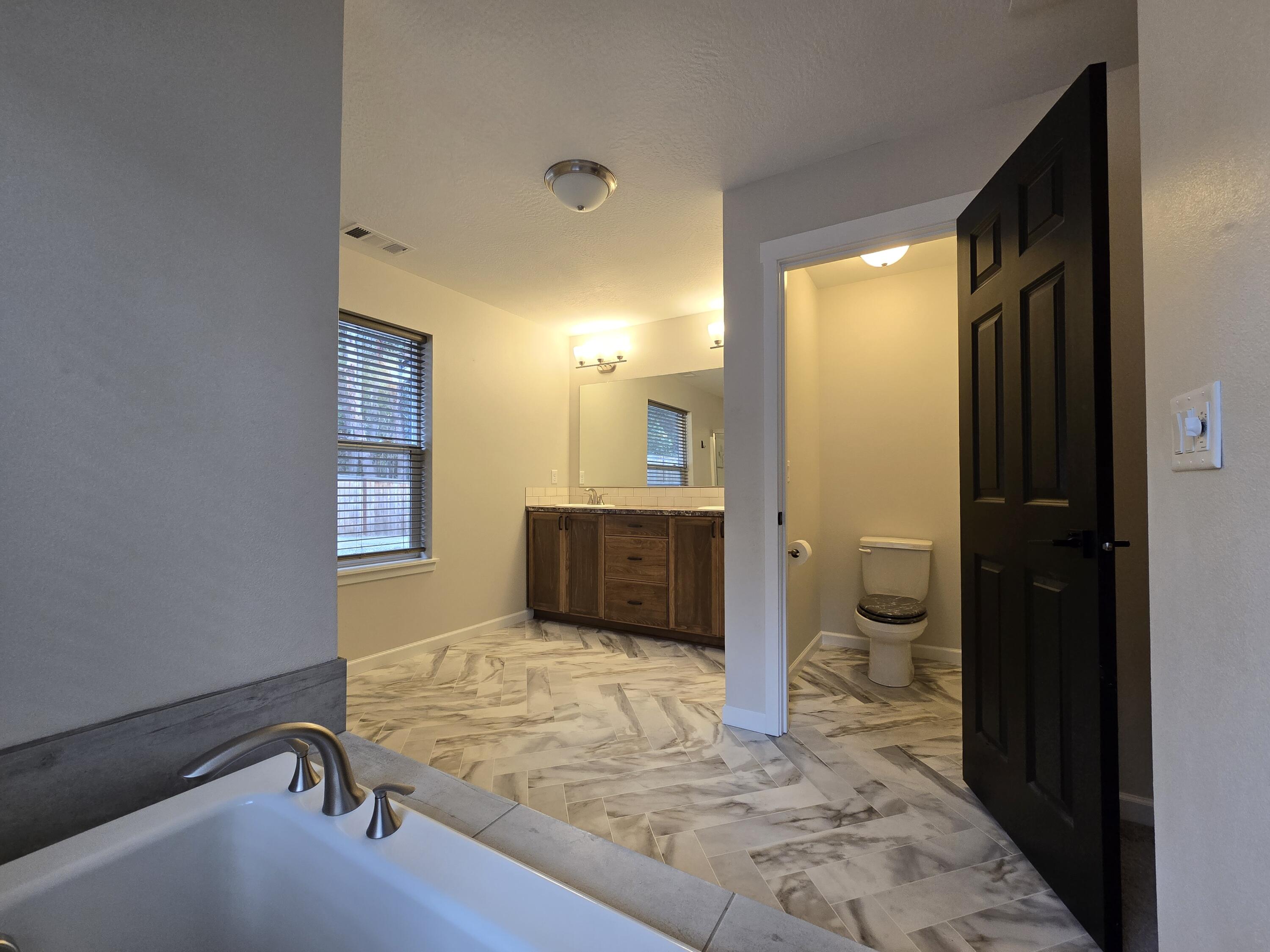 588 Upper Applegate Road Jacksonville, OR 97530 - Photo 26 of 53 master bath
