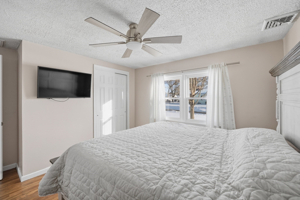 52 Falmouth Road Chicopee, MA 01020 - Photo 15 of 32