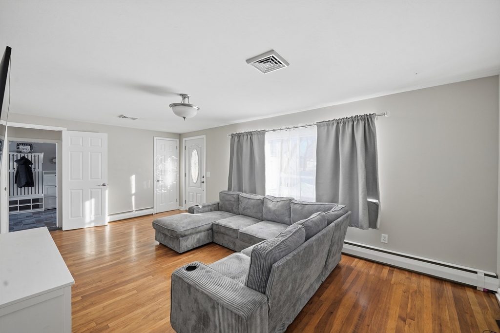 52 Falmouth Road Chicopee, MA 01020 - Photo 19 of 32