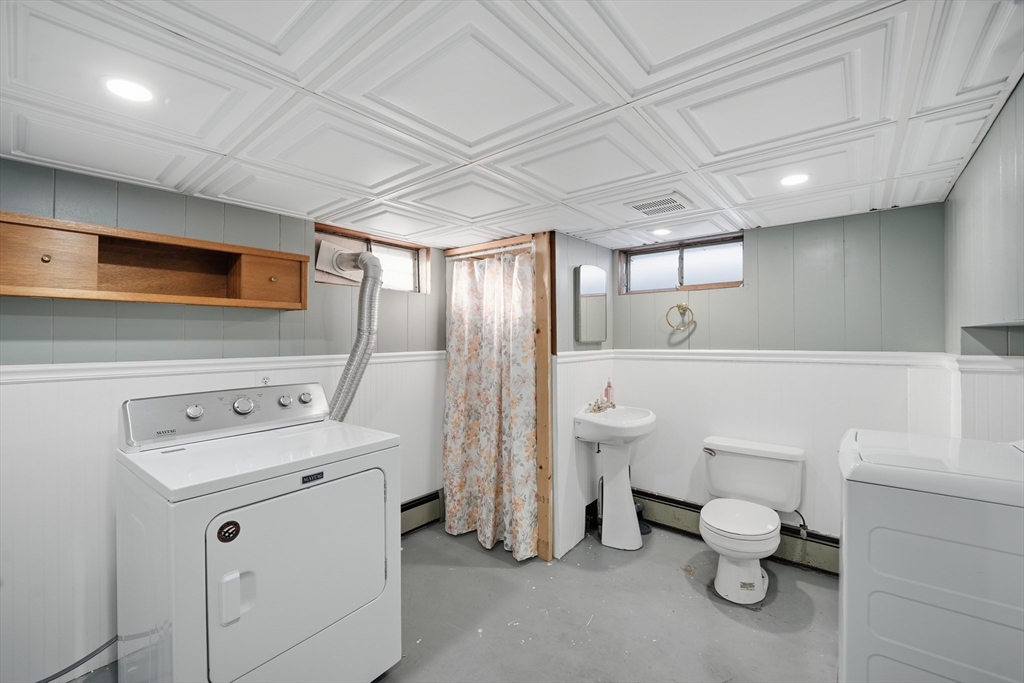 52 Falmouth Road Chicopee, MA 01020 - Photo 27 of 32