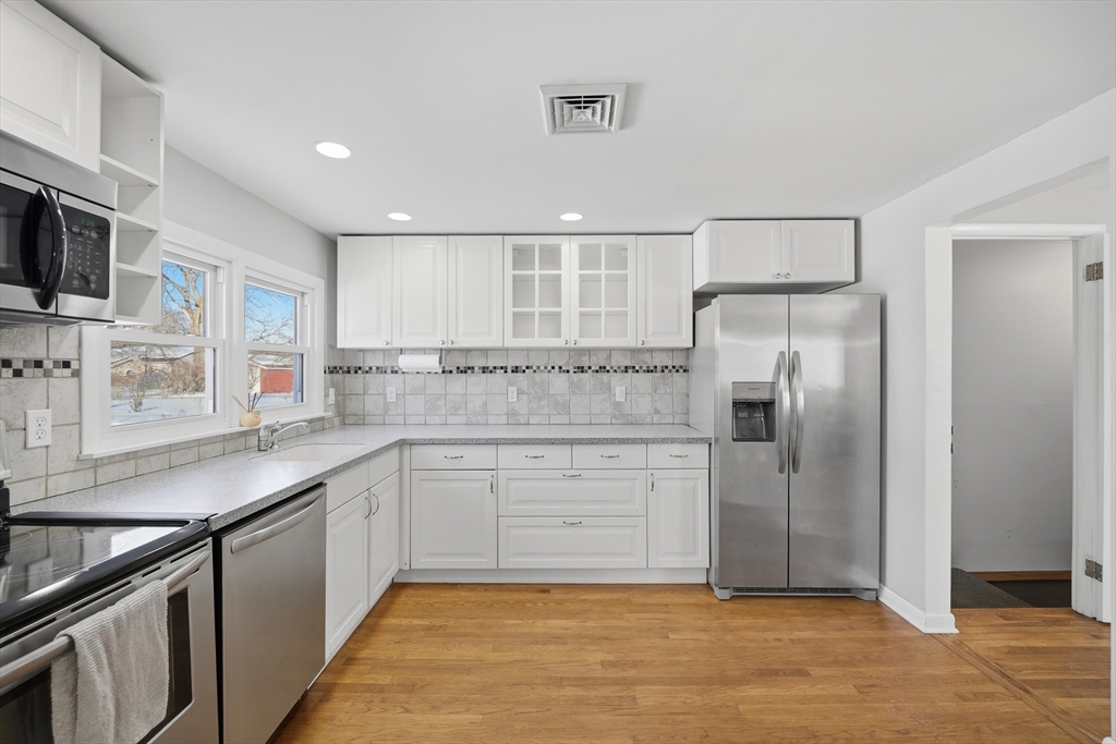 52 Falmouth Road Chicopee, MA 01020 - Photo 9 of 32