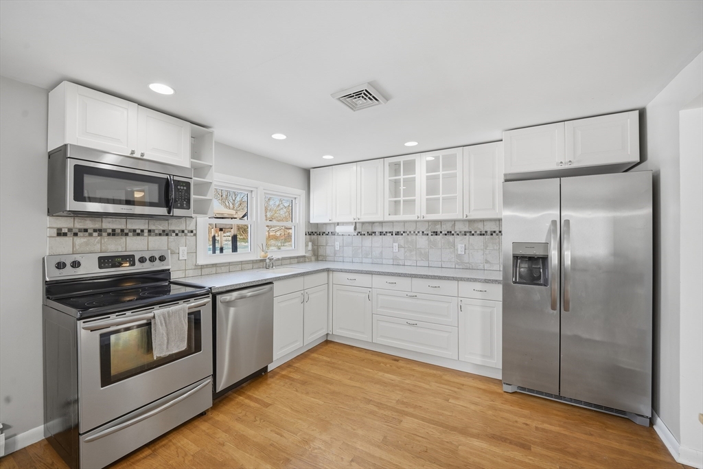 52 Falmouth Road Chicopee, MA 01020 - Photo 10 of 32