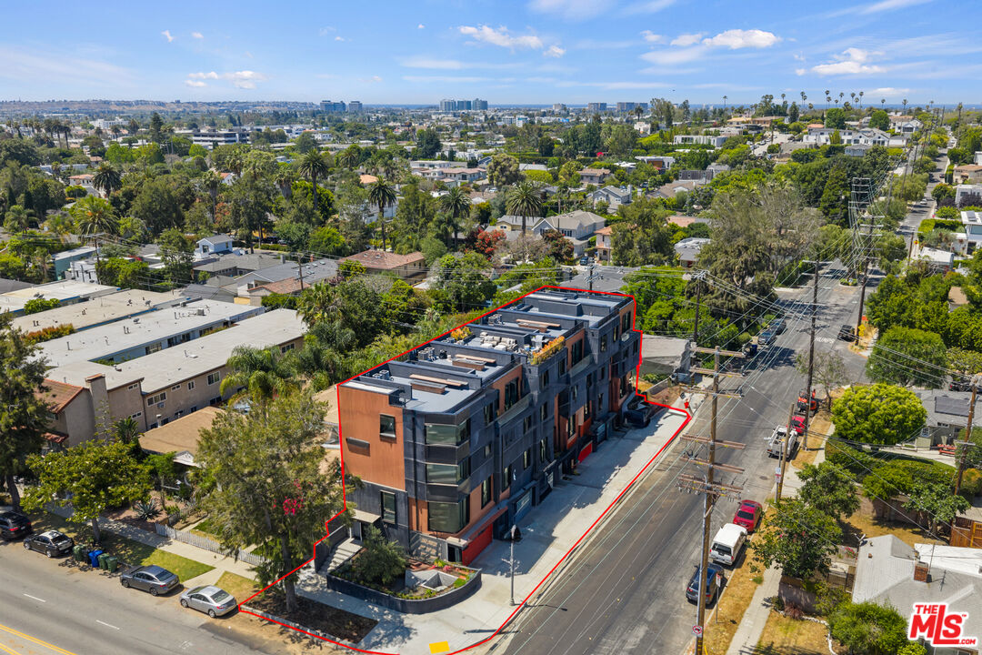 11706 Charnock Road Los Angeles, CA 90066 - Photo 32 of 32 a view of a city and an buildings