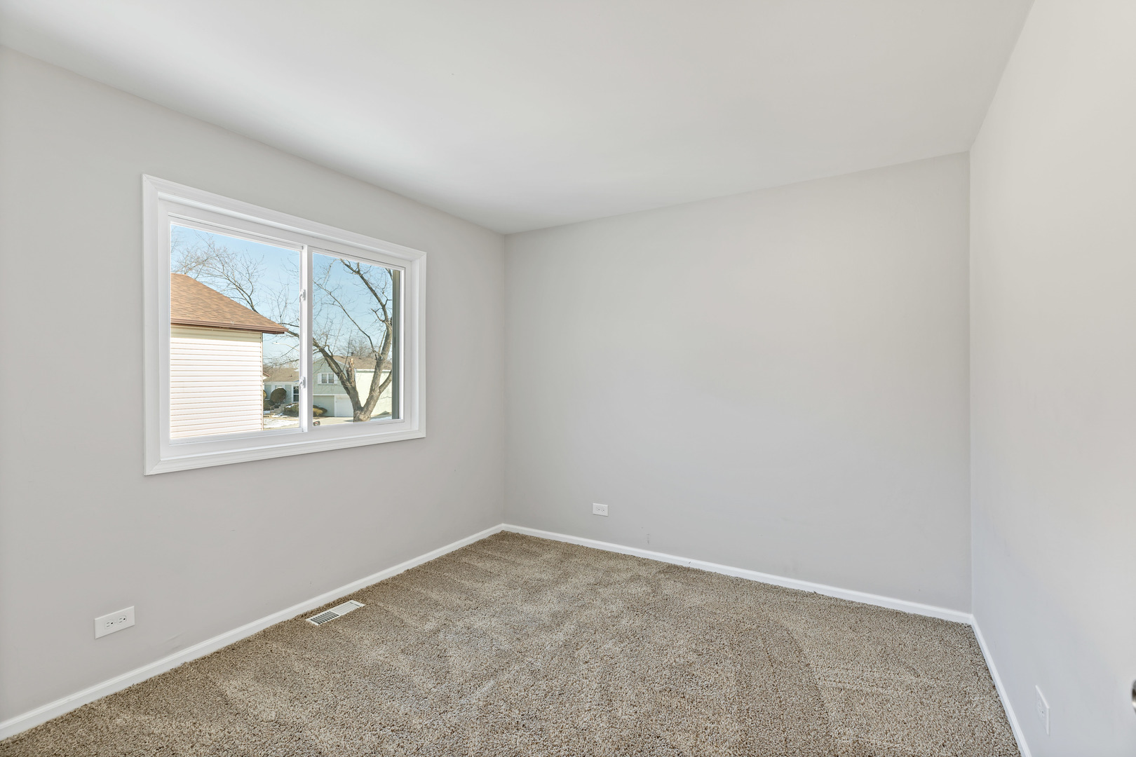 58 Cloverleaf Road Matteson, IL 60443 - Photo 13 of 19 an empty room with a window