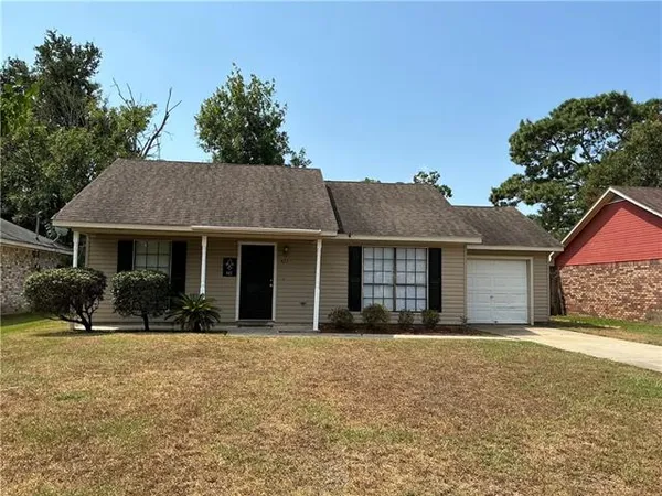 $1,300 | 421 Portsmouth Drive, Slidell, LA 70460