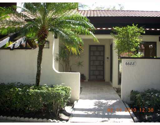 6688 Tiburon Circle, Unit 1 Boca Raton, FL 33433 - Photo 1 of 16 Primary Photo