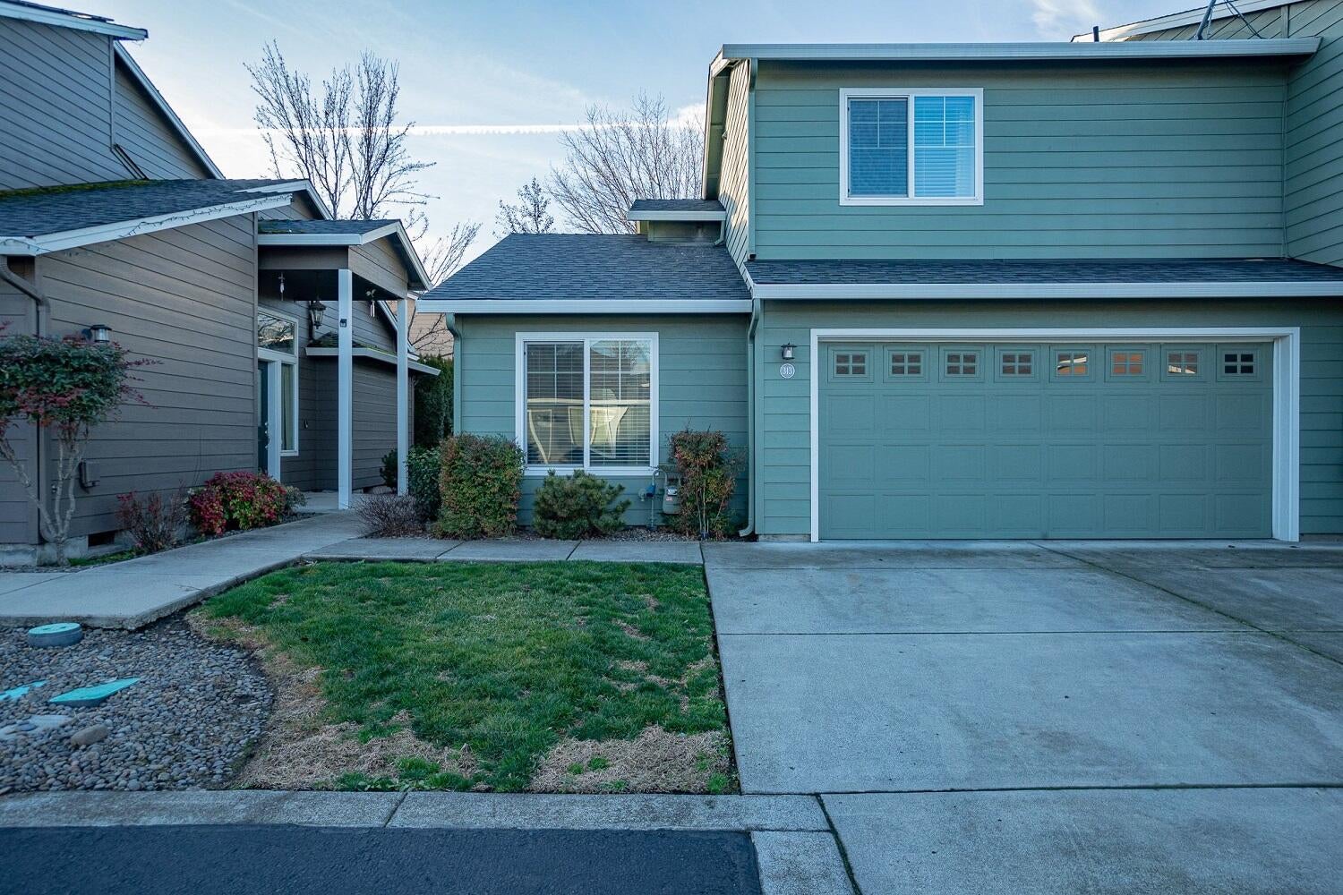 313 Live Oak Loop Central Point, OR 97502 - Photo 1 of 27 1