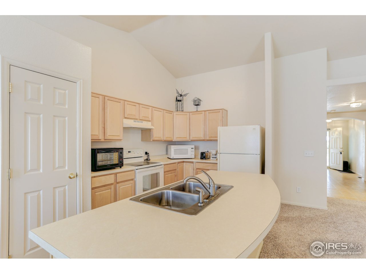 2008 Falcon Ridge Drive Fort Collins, CO 80528 - Photo 10 of 31 raised panel maple cabinets
