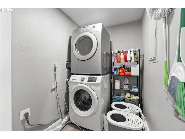 $219,999 | 16851 Southeast Powell Boulevard, Portland, OR 97236