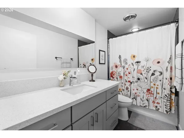 $219,999 | 16851 Southeast Powell Boulevard, Portland, OR 97236