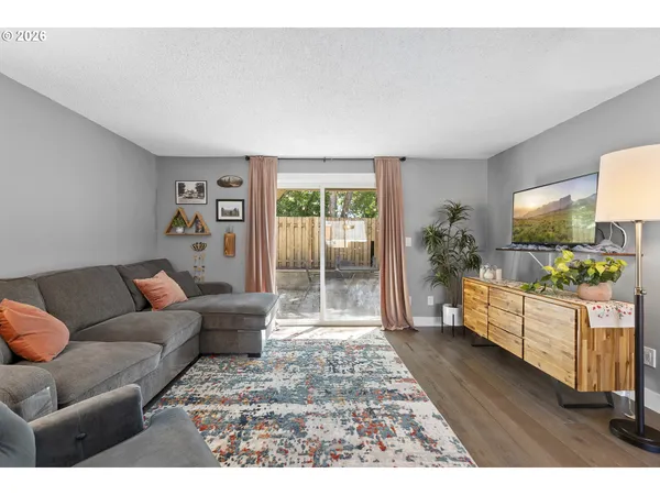 $219,999 | 16851 Southeast Powell Boulevard, Portland, OR 97236