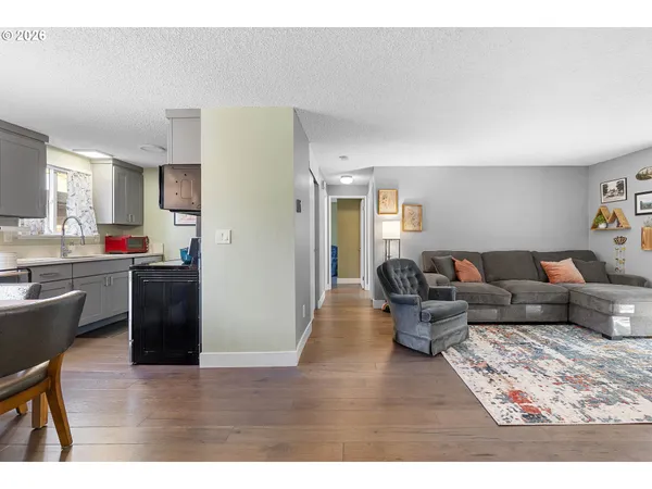 $219,999 | 16851 Southeast Powell Boulevard, Portland, OR 97236