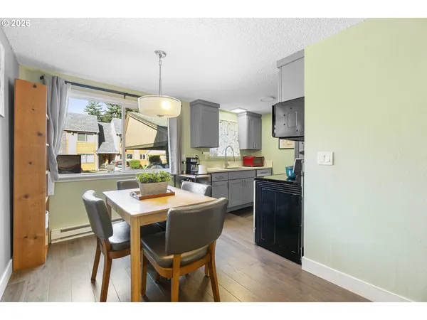 $219,999 | 16851 Southeast Powell Boulevard, Portland, OR 97236