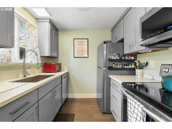 $219,999 | 16851 Southeast Powell Boulevard, Portland, OR 97236