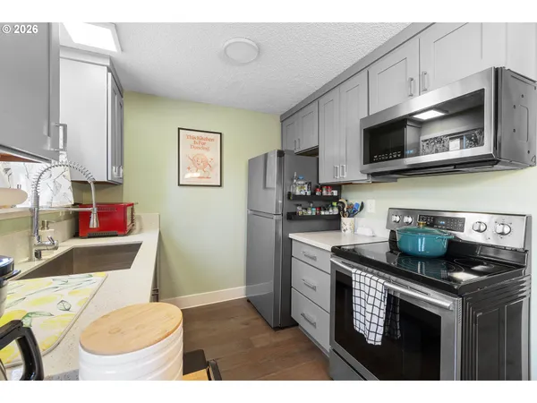 $219,999 | 16851 Southeast Powell Boulevard, Portland, OR 97236