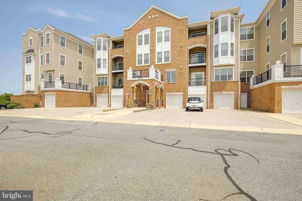 $349,000 | 8610 Fluttering Leaf Trail, Unit 208, Odenton, MD 21113