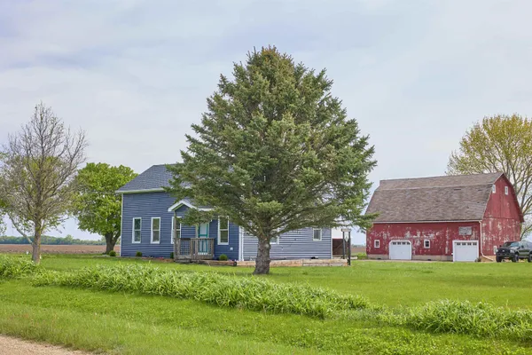 $220,000 | 324 Wixon Pit Road, Earlville, IL 60518