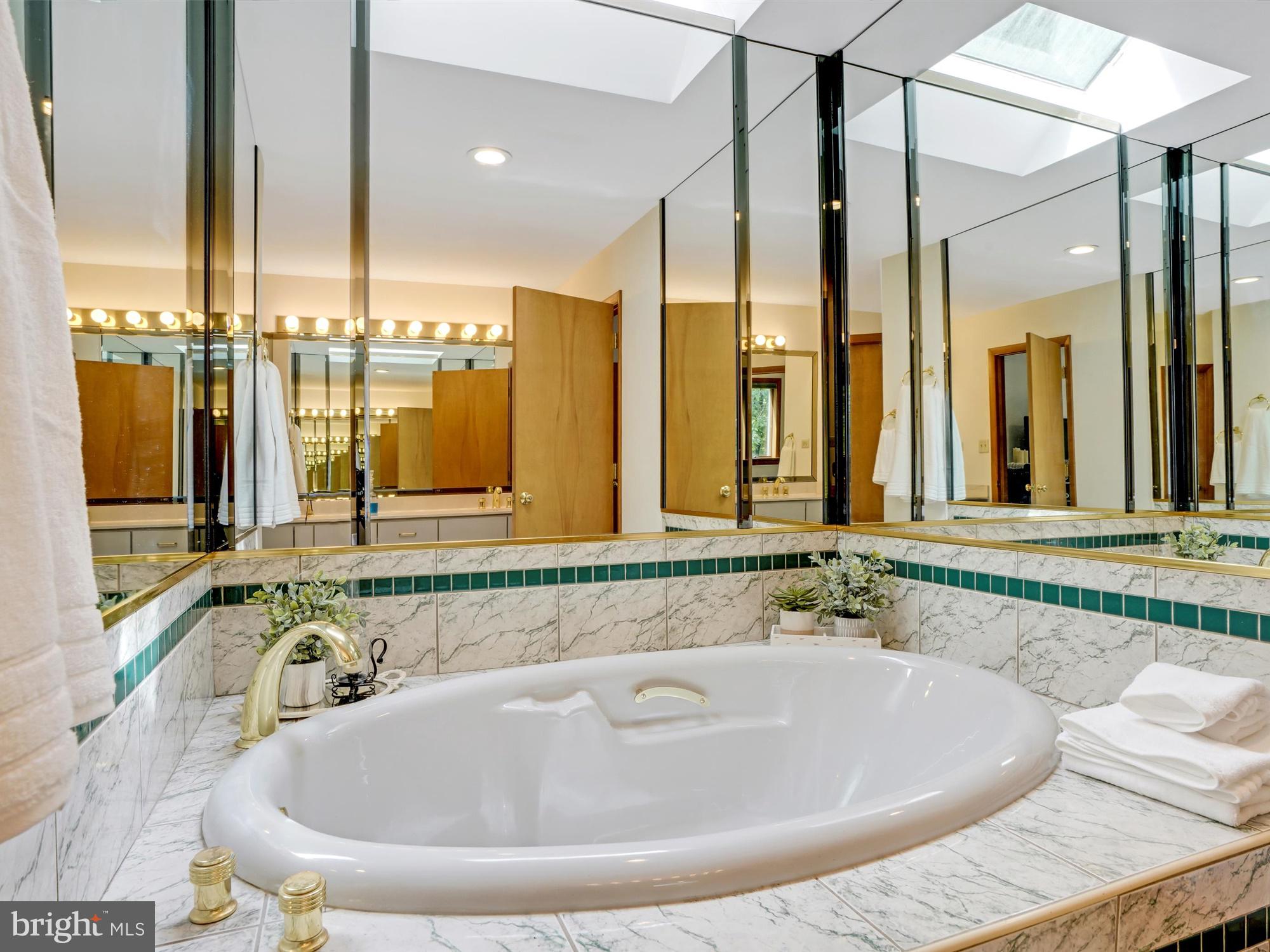 2058 St Peters Road Pottstown, PA 19465 - Photo 16 of 39 Relax in the Large Jetted Tub!!