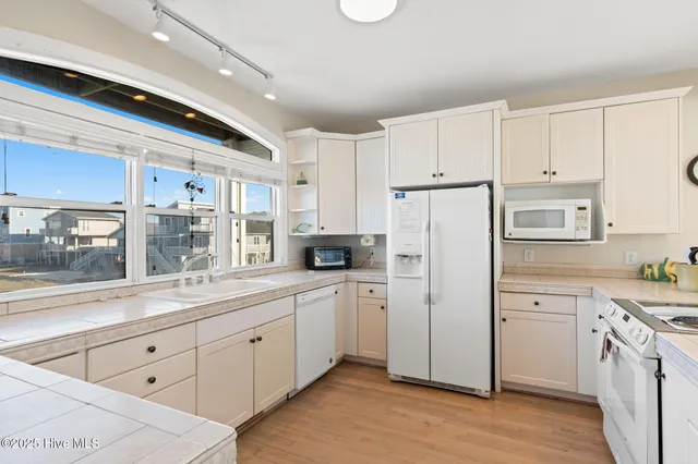 $990,000 | 109 Salisbury Street, Holden Beach, NC 28462