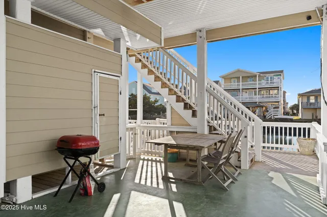$990,000 | 109 Salisbury Street, Holden Beach, NC 28462