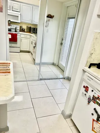 $124,999 | 9261 Sunrise Lakes Boulevard, Unit 304, Sunrise, FL 33322