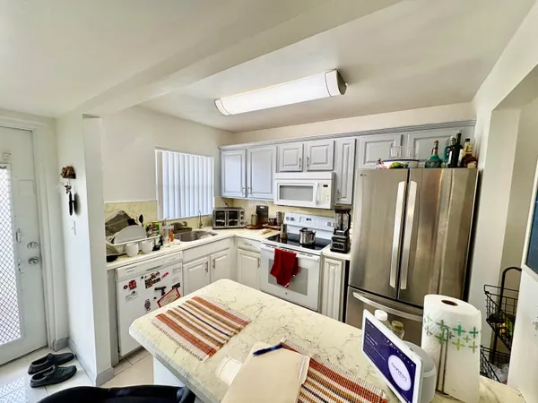 $124,999 | 9261 Sunrise Lakes Boulevard, Unit 304, Sunrise, FL 33322