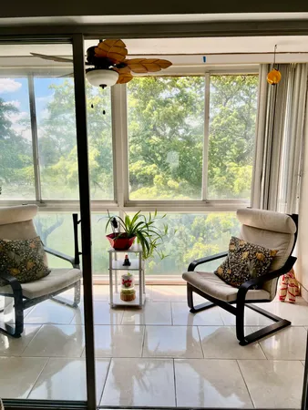 $124,999 | 9261 Sunrise Lakes Boulevard, Unit 304, Sunrise, FL 33322
