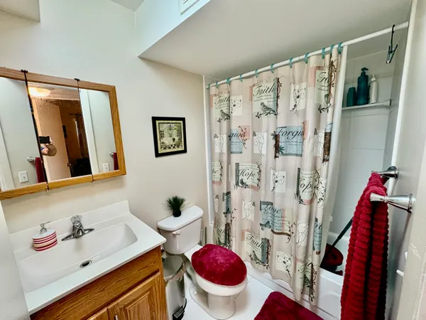 $124,999 | 9261 Sunrise Lakes Boulevard, Unit 304, Sunrise, FL 33322