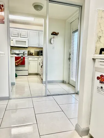$124,999 | 9261 Sunrise Lakes Boulevard, Unit 304, Sunrise, FL 33322