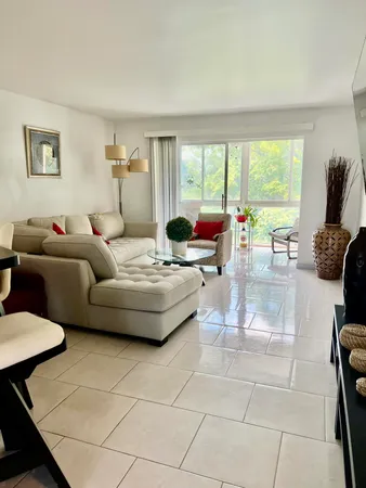 $124,999 | 9261 Sunrise Lakes Boulevard, Unit 304, Sunrise, FL 33322