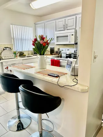 $124,999 | 9261 Sunrise Lakes Boulevard, Unit 304, Sunrise, FL 33322