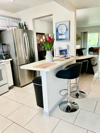 $124,999 | 9261 Sunrise Lakes Boulevard, Unit 304, Sunrise, FL 33322