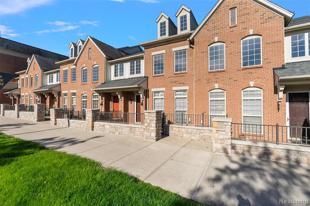 13 North Squirrel Road Auburn Hills, MI 48326 - Photo 5 of 63