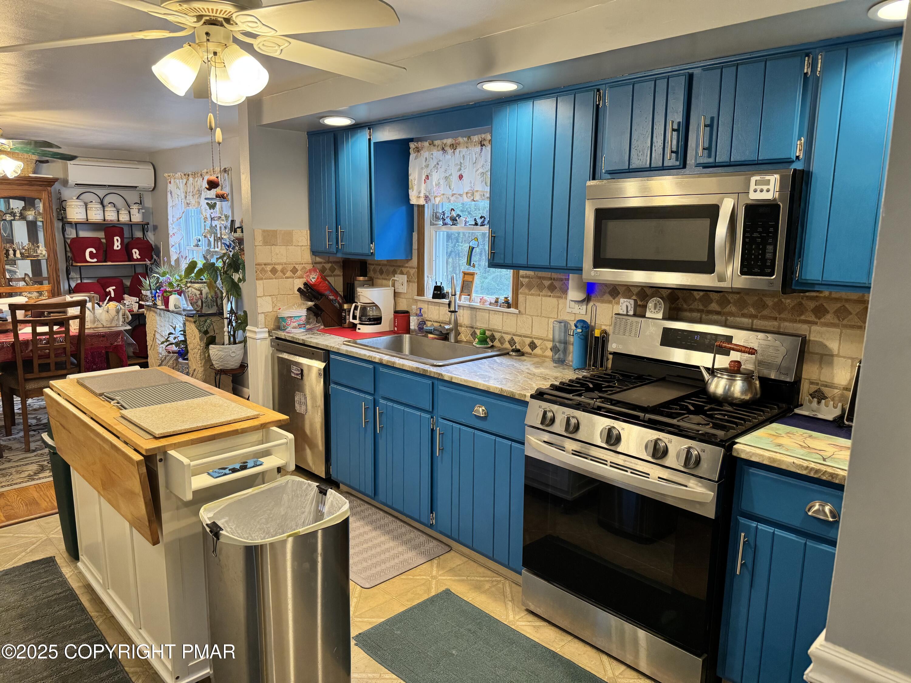 692 Watercrest Avenue Effort, PA 18330 - Photo 8 of 40 a kitchen with a stove and a microwave