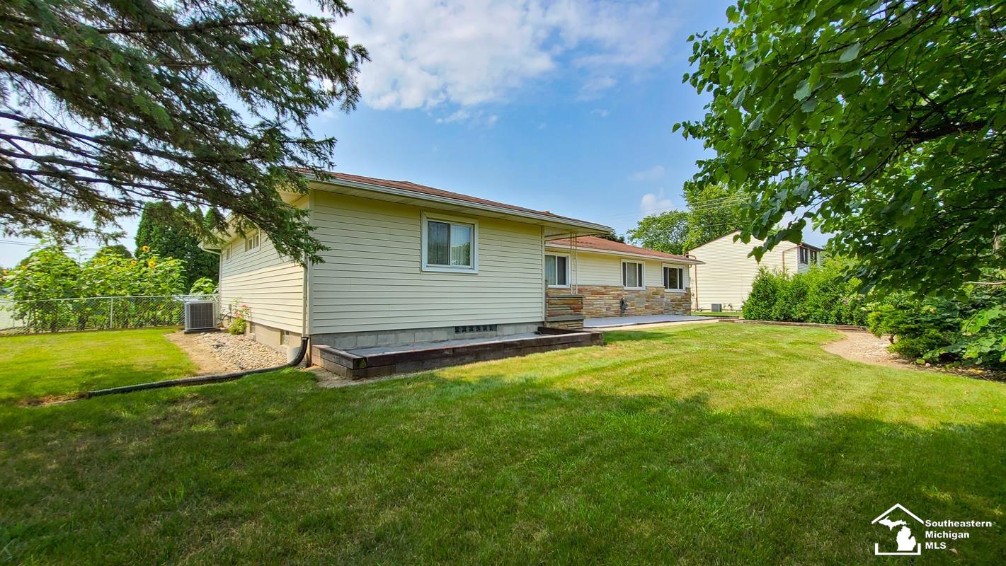 23451 Gibraltar Road Flat Rock, MI 48134 - Photo 7 of 55 50154695-d1f1fa3a-7817-4686-86fa-8fd6669737f6.JPG