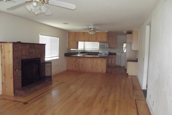15710 Cloverdale Road Anderson, CA 96007 - Photo 2 of 12 Livingroom