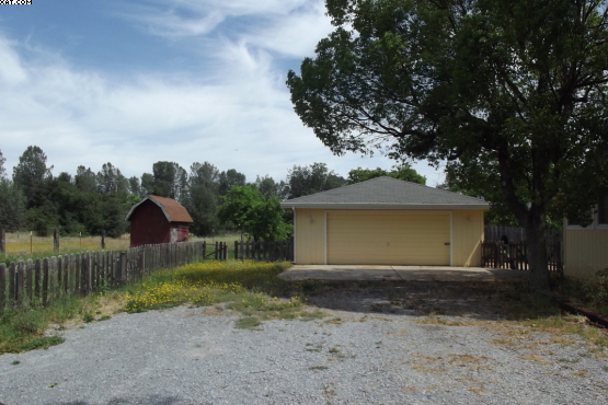 15710 Cloverdale Road Anderson, CA 96007 - Photo 10 of 12 garage