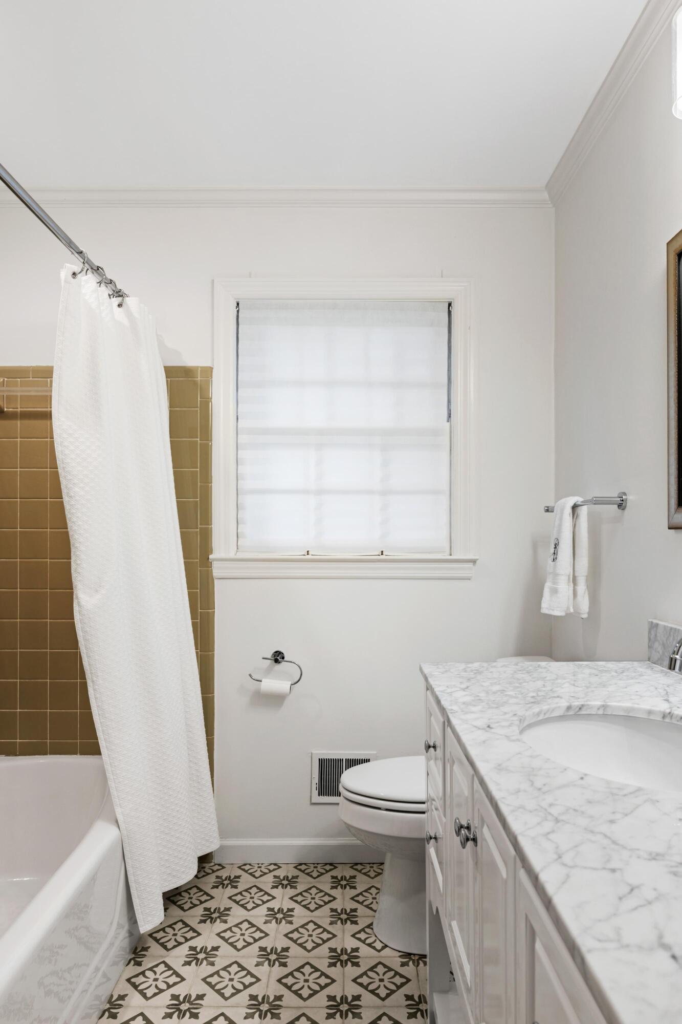 134 Manchester Road Charleston, SC 29407 - Photo 17 of 35 Bathroom First Floor