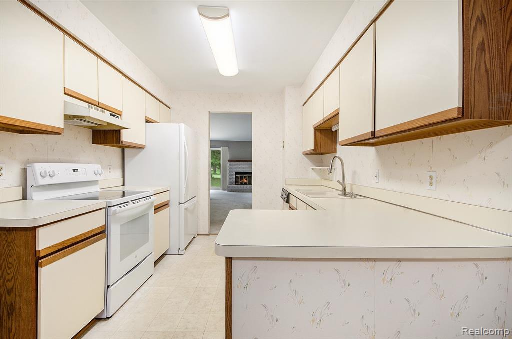 654 Tennyson Rochester Hills, MI 48307 - Photo 11 of 26