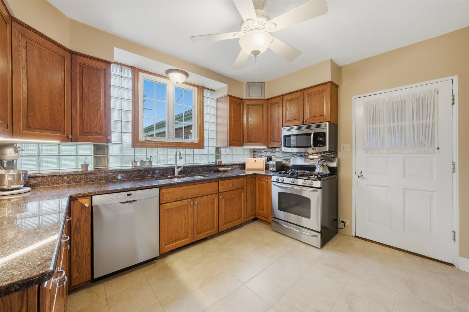 213 Country Club Road Chicago Heights, IL 60411 - Photo 12 of 47 Gallery Image 12