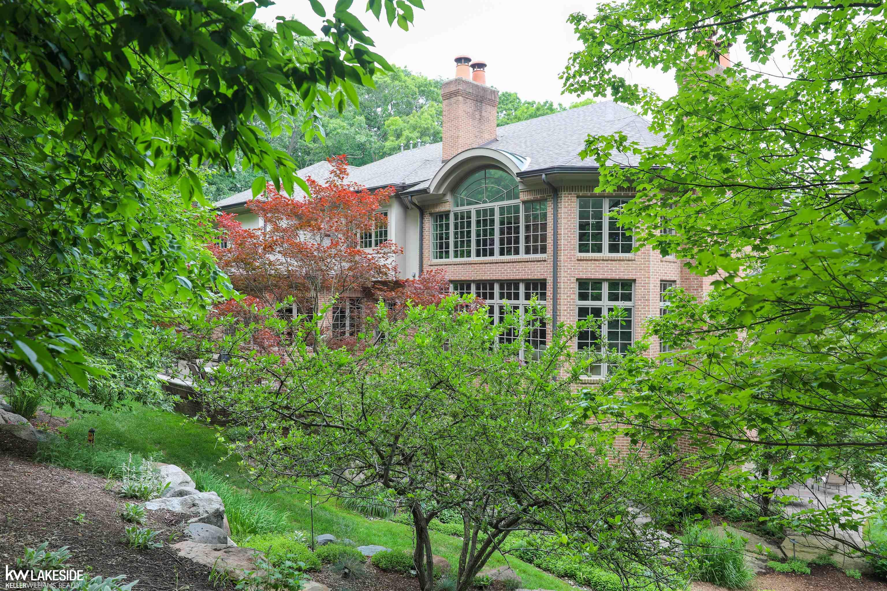 2000 Touraine Drive Rochester, MI 48306 - Photo 50 of 74 50129645-31774AFF-6C00-4DAA-93DD-A621A0AF71CF.JPG