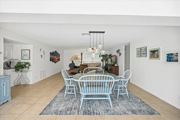 $4,500 | 2066 5th Court Southeast, Vero Beach, FL 32962