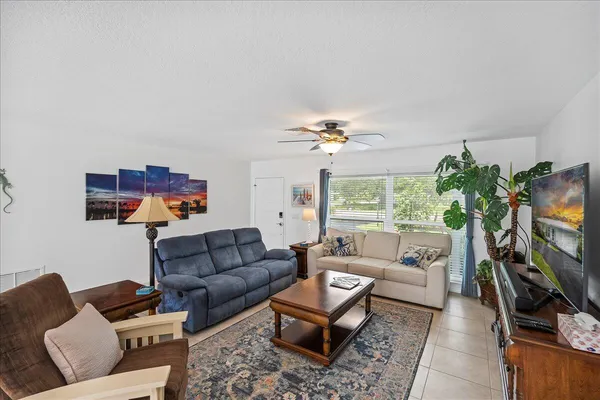 $4,500 | 2066 5th Court Southeast, Vero Beach, FL 32962