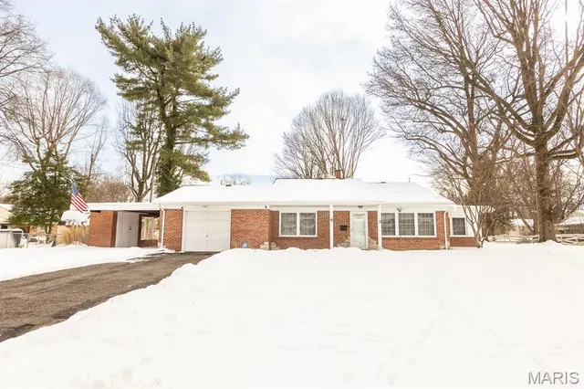 $165,000 | 4 Alhambra Court, Swansea, IL 62226