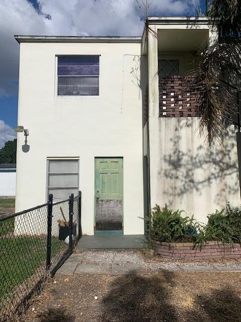 1631 Bacom Point Road Pahokee, FL 33476 - Photo 4 of 19 a view of entryway