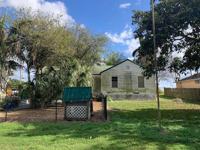 1631 Bacom Point Road Pahokee, FL 33476 - Photo 5 of 19 a view of a house with a yard