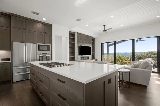 $4,000 | 19201 Crusoe Cove, Unit 20, Spicewood, TX 78669